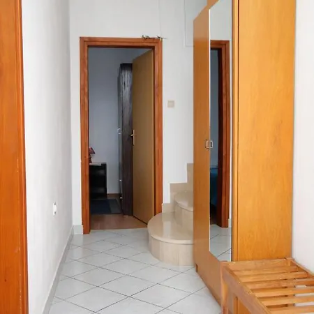 With A Parking Space Krk - 5321 דירה *